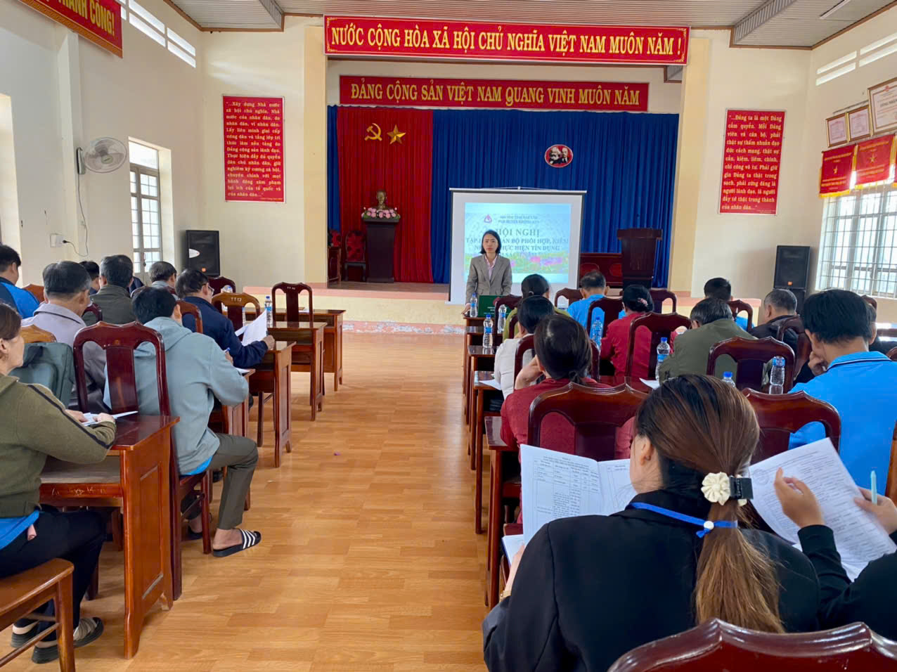 TIN BÀI: HỘI NGHỊ TẬP HUẤN CÁC CHƯƠNG TRÌNH TÍN DỤNG ĐANG THỰC HIỆN GIẢI NGÂN TẠI NHCSXH TRÊN ĐỊA BÀN XÃ QUẢNG ĐIỀN